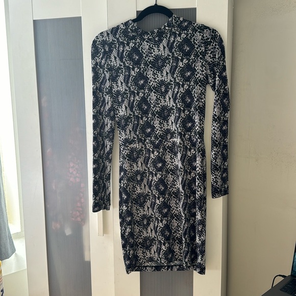 Long sleeve printed mini dress - Picture 1 of 3